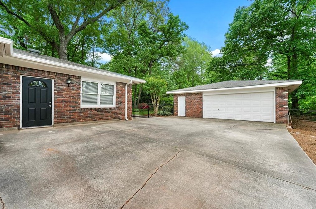 2040 Argyle Dr, Smyrna GA  30080-3812 exterior