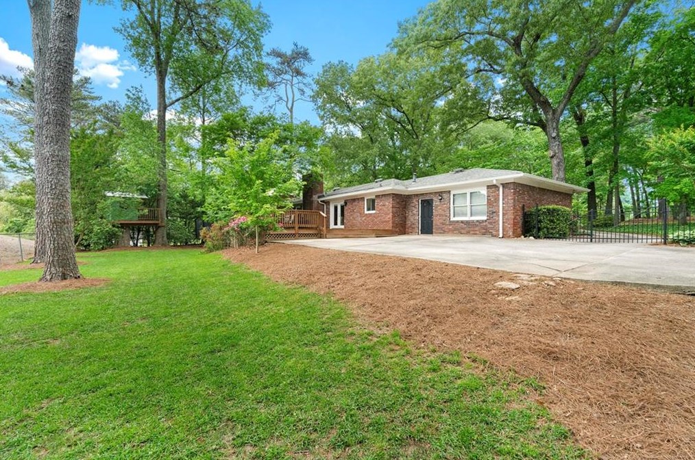 2040 Argyle Dr, Smyrna GA  30080-3812 exterior