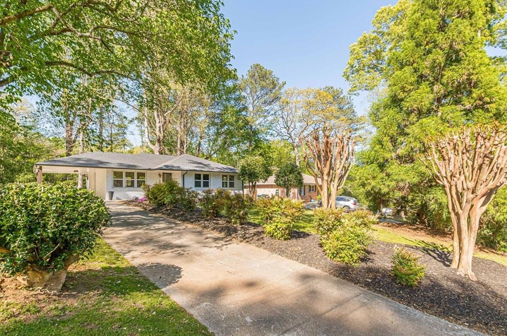 1954 Wellona Pl, Atlanta GA  30345-3002 exterior
