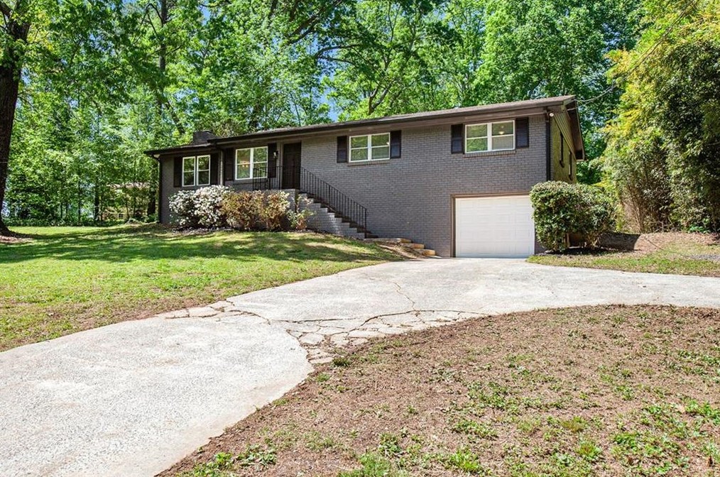 5559 Forest Dr, Acworth, GA 30102