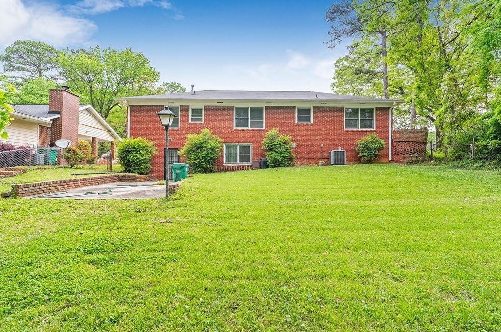 1483 Thomas Rd, Decatur GA  30030-4624 exterior