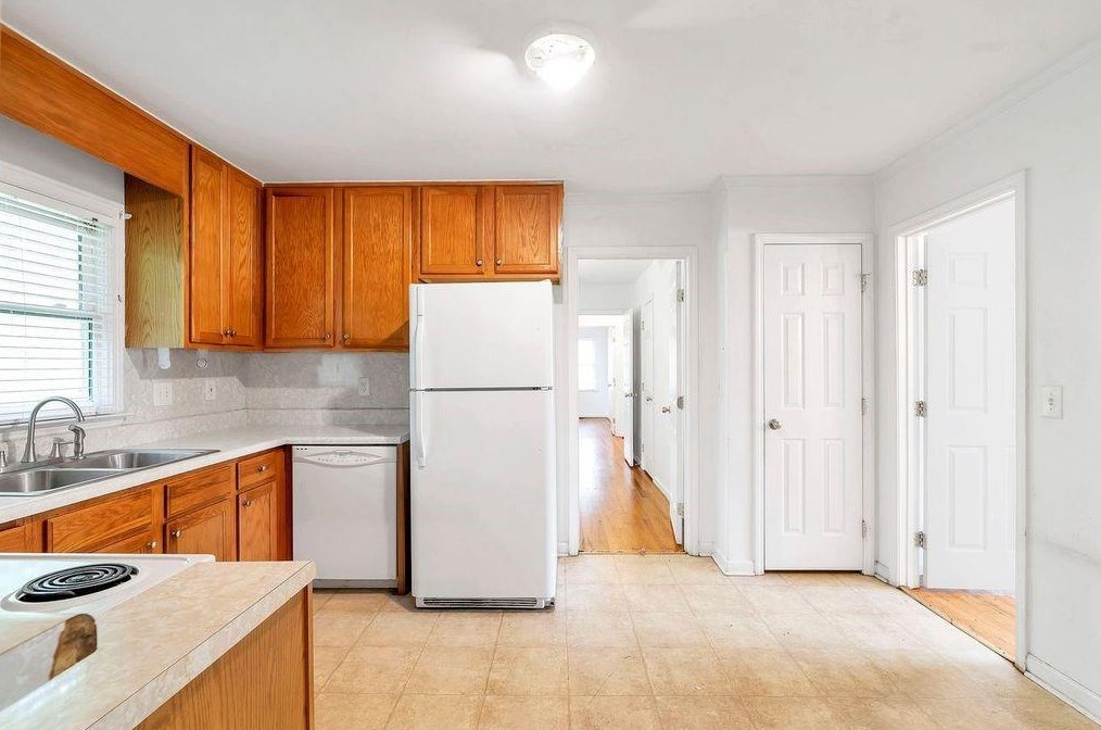 1483 Thomas Rd, Decatur GA  30030-4624 exterior