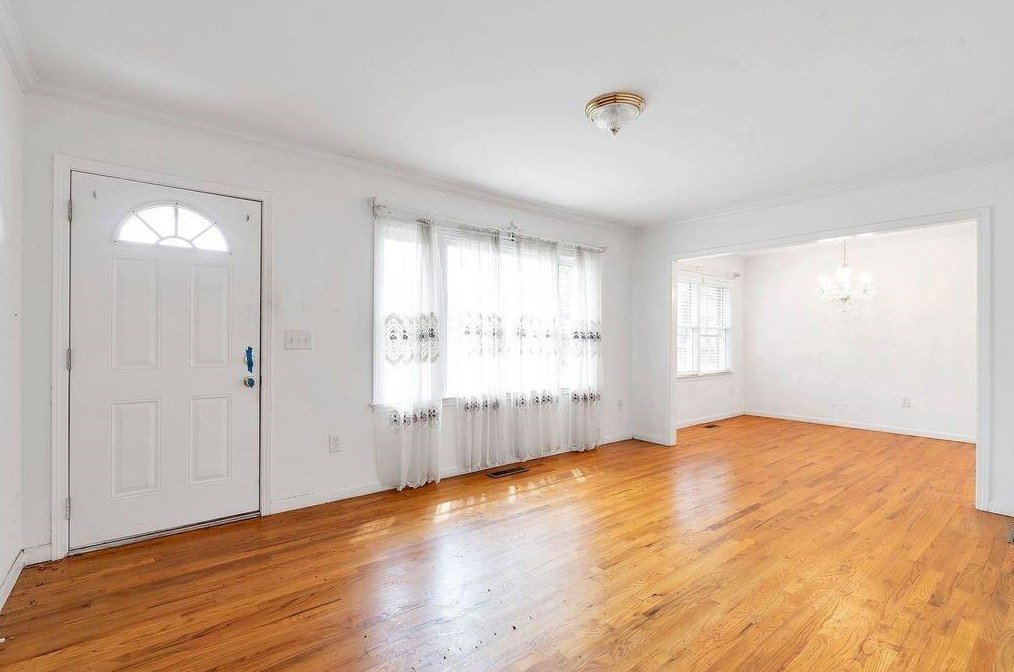 1483 Thomas Rd, Decatur GA  30030-4624 exterior