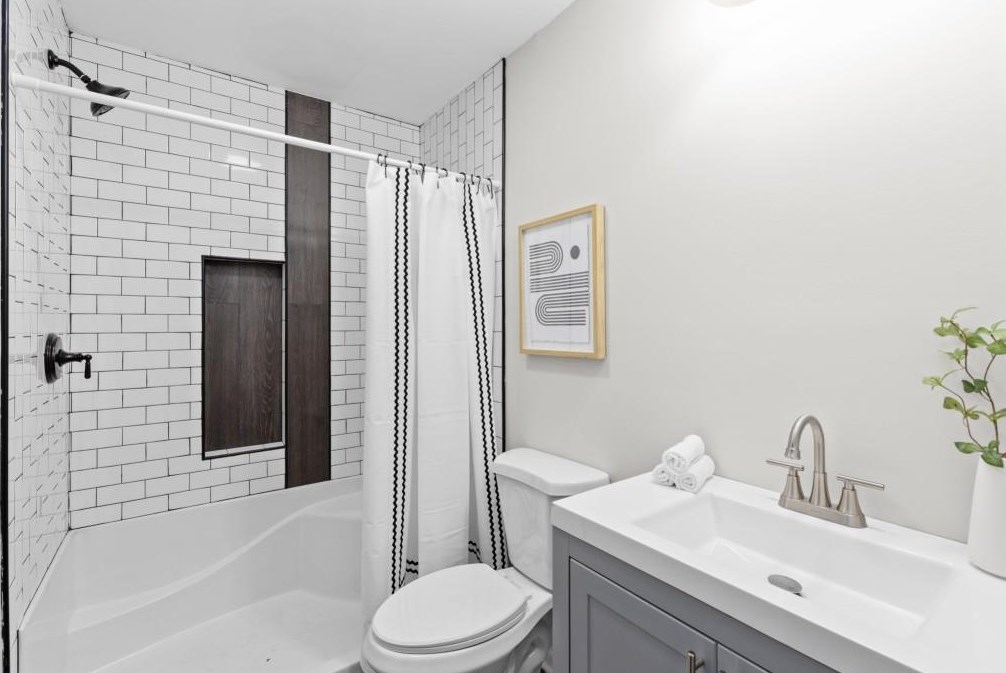 1019 Regis Rd, Atlanta GA  30315-7615 exterior