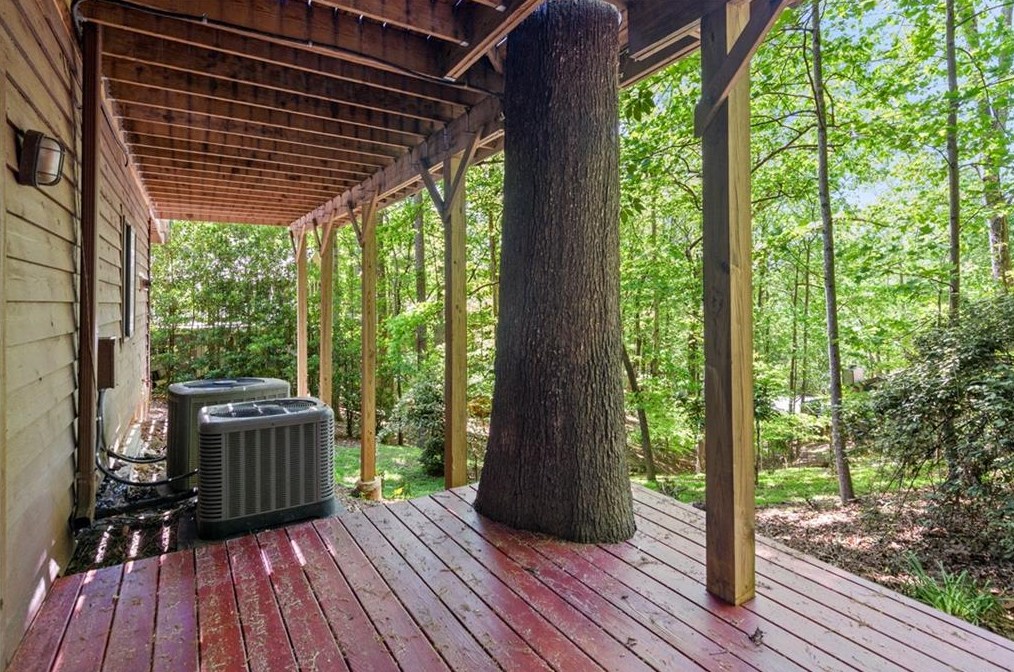 715 Lake Top Way, Roswell GA  30076-3038 exterior