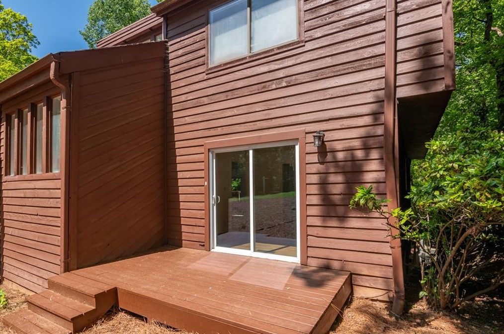 715 Lake Top Way, Roswell GA  30076-3038 exterior