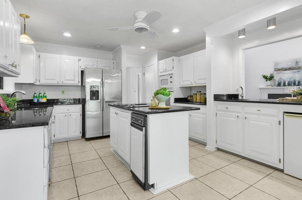 715 Lake Top Way, Roswell GA  30076-3038 exterior