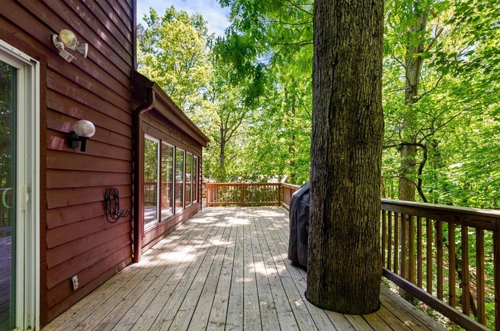715 Lake Top Way, Roswell GA  30076-3038 exterior