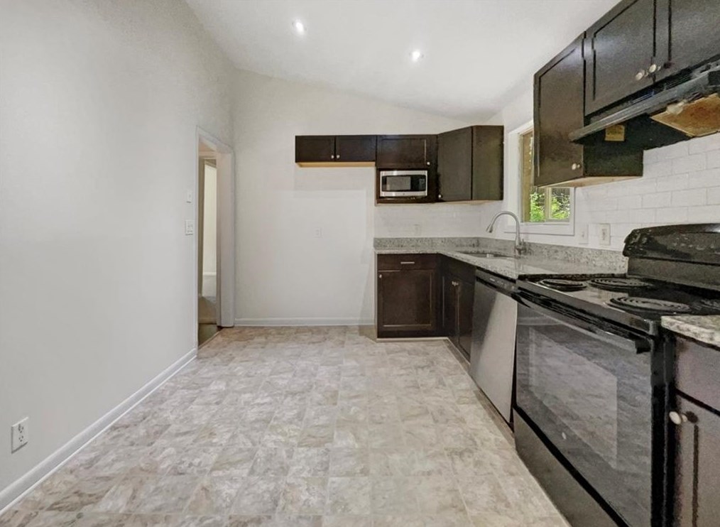 4483 Clement Dr, Atlanta GA  30331-4519 exterior