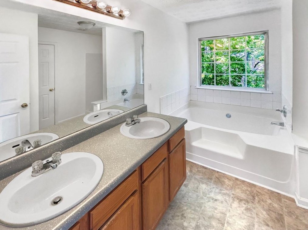 7058 Red Maple Ln, Lithonia GA 30058-2997 exterior