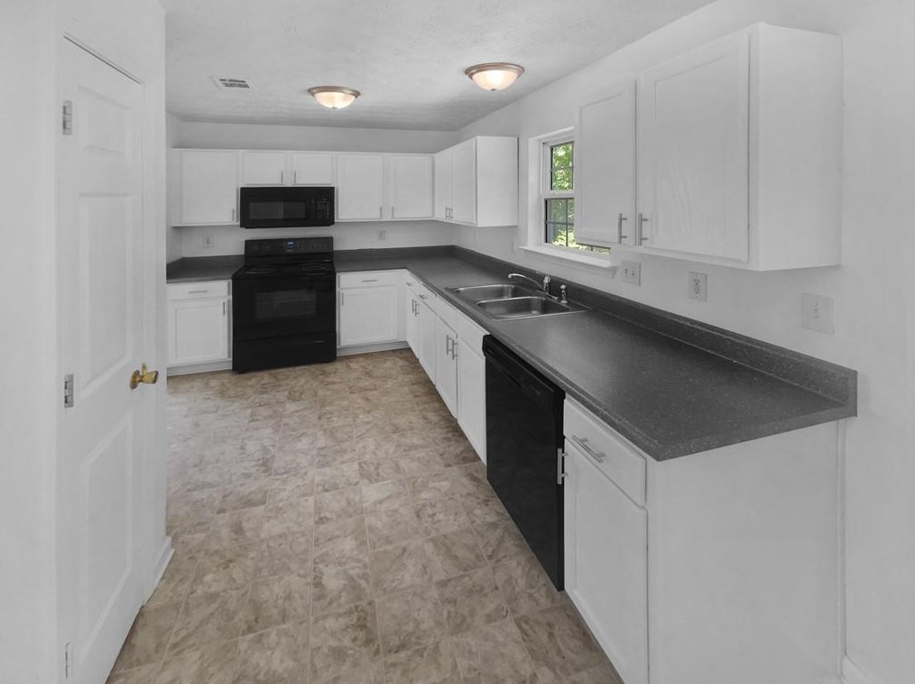 7058 Red Maple Ln, Lithonia GA 30058-2997 exterior