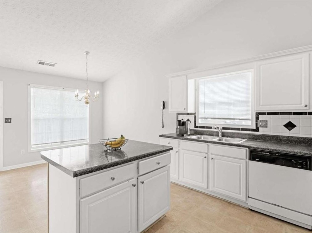 3182 Kings Bay Cir, Decatur GA  30034-7122 exterior