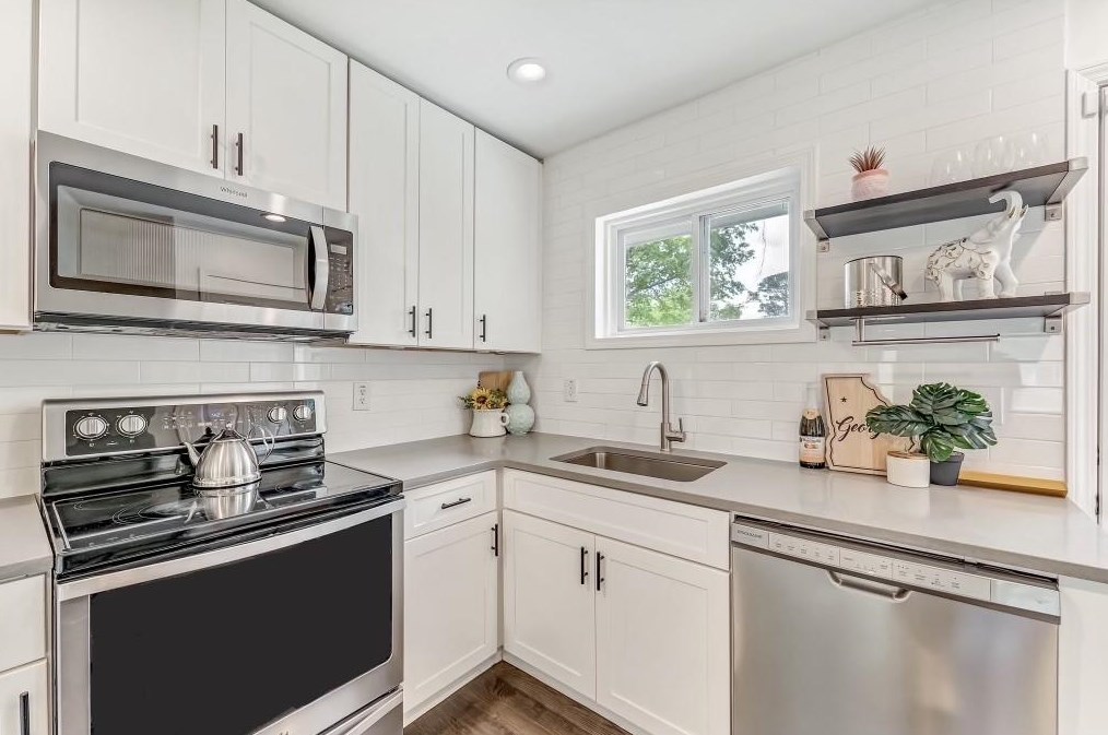 1646 Hollyhock Ter, Decatur GA  30032-4858 exterior