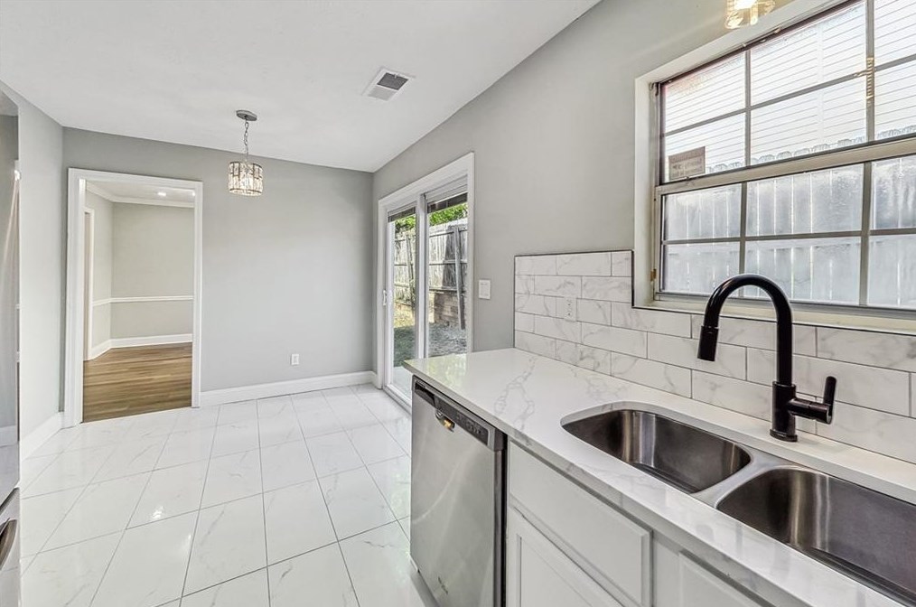 2326 Hampton Dr, Decatur GA  30035-3635 exterior
