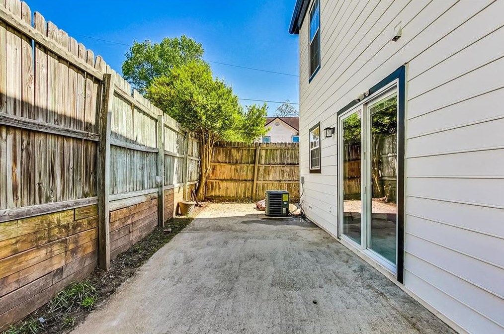 2326 Hampton Dr, Decatur GA  30035-3635 exterior