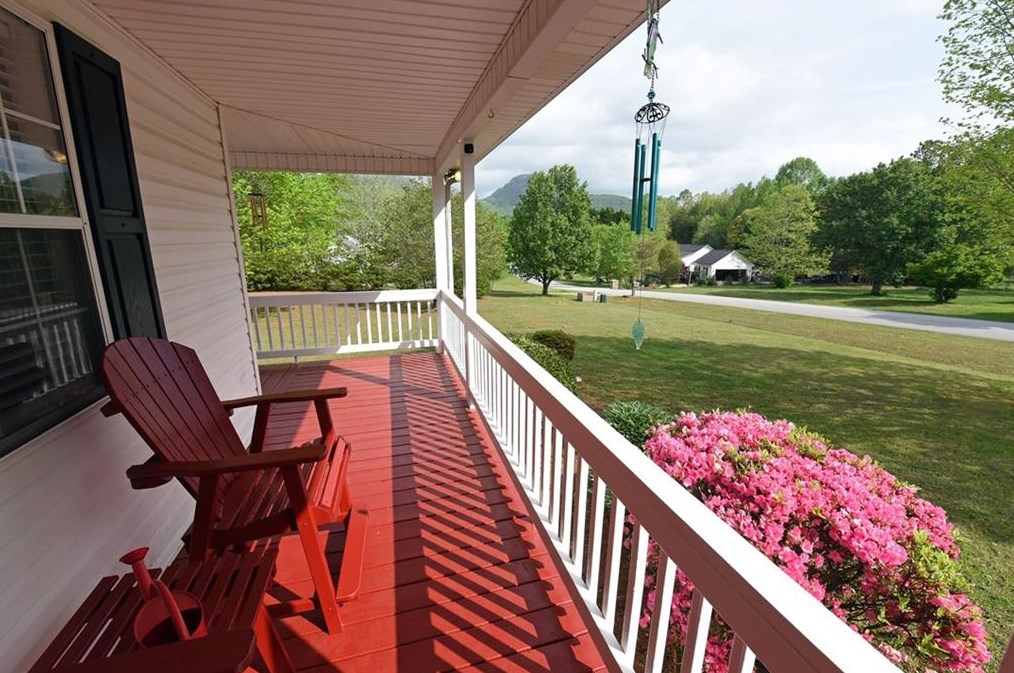 23 Huntingdon Dr, Cleveland GA  30528-3134 exterior