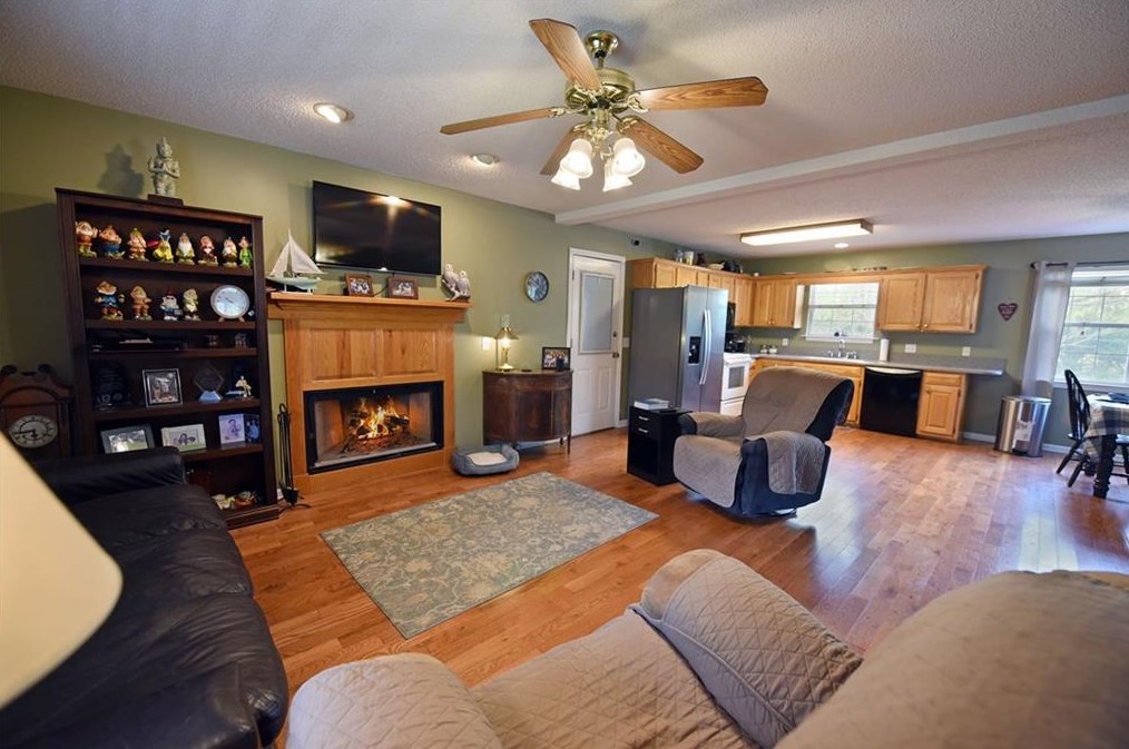 23 Huntingdon Dr, Cleveland GA  30528-3134 exterior