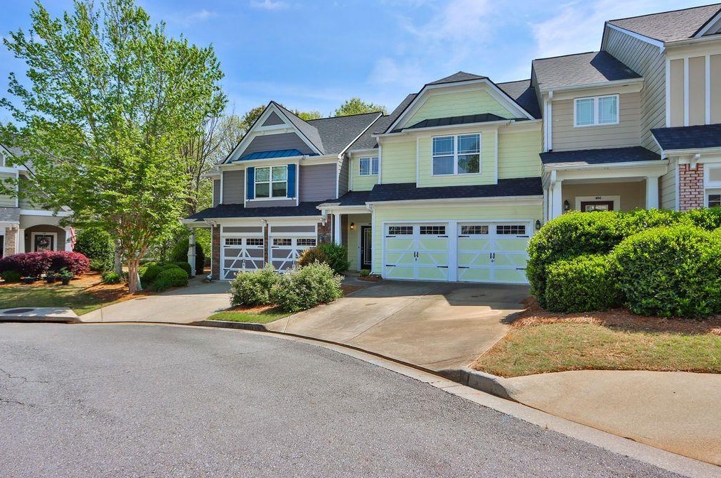 406 Oakview Ln, Holly Springs, GA 30114