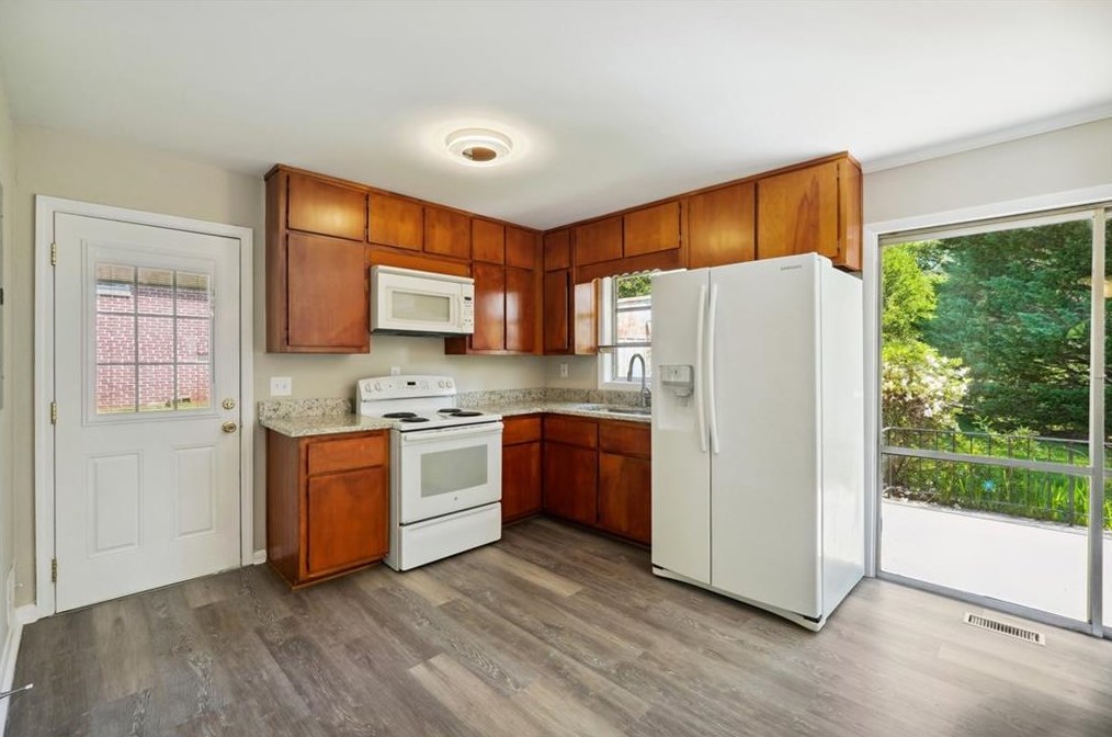 925 Meadow Rock Dr, Stone Mountain GA  30083-3503 exterior