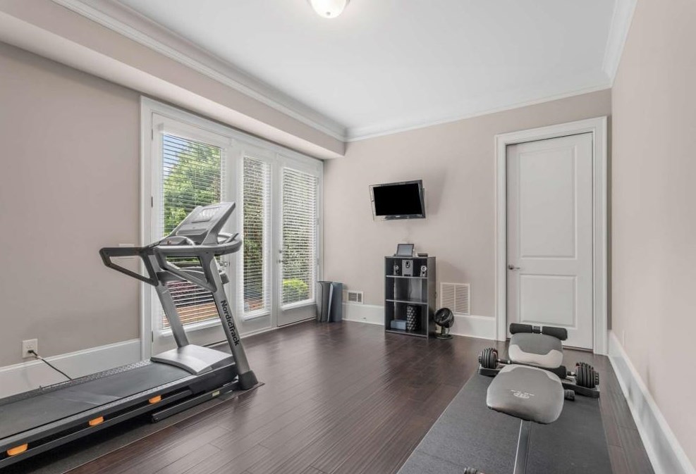 1743 Buckhead Ln, Atlanta GA 30324-6103 exterior