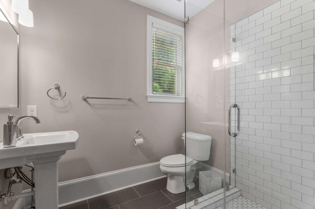 1743 Buckhead Ln, Atlanta GA 30324-6103 exterior