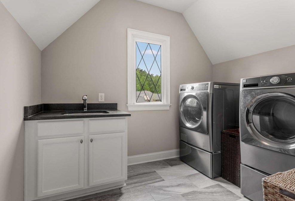 1743 Buckhead Ln, Atlanta GA 30324-6103 exterior