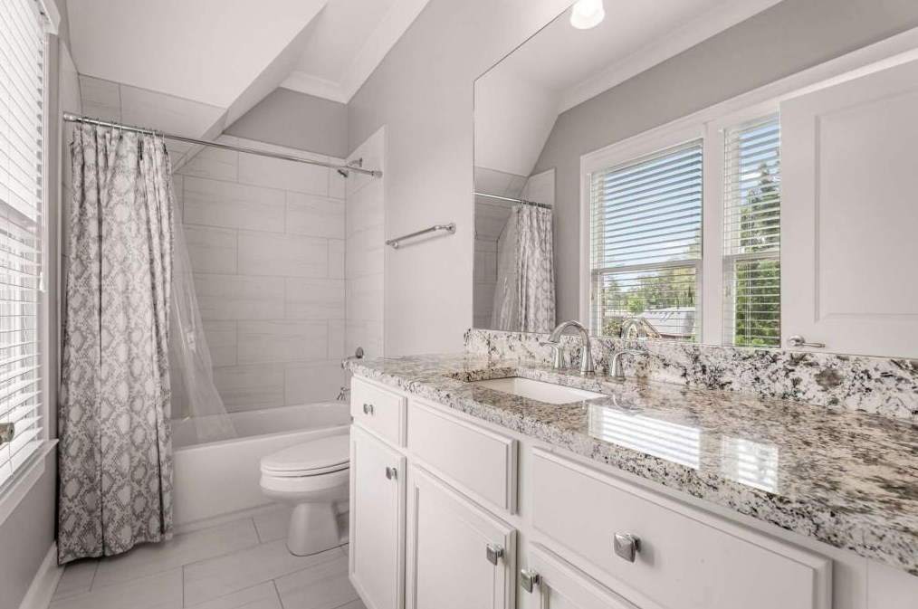 1743 Buckhead Ln, Atlanta GA 30324-6103 exterior