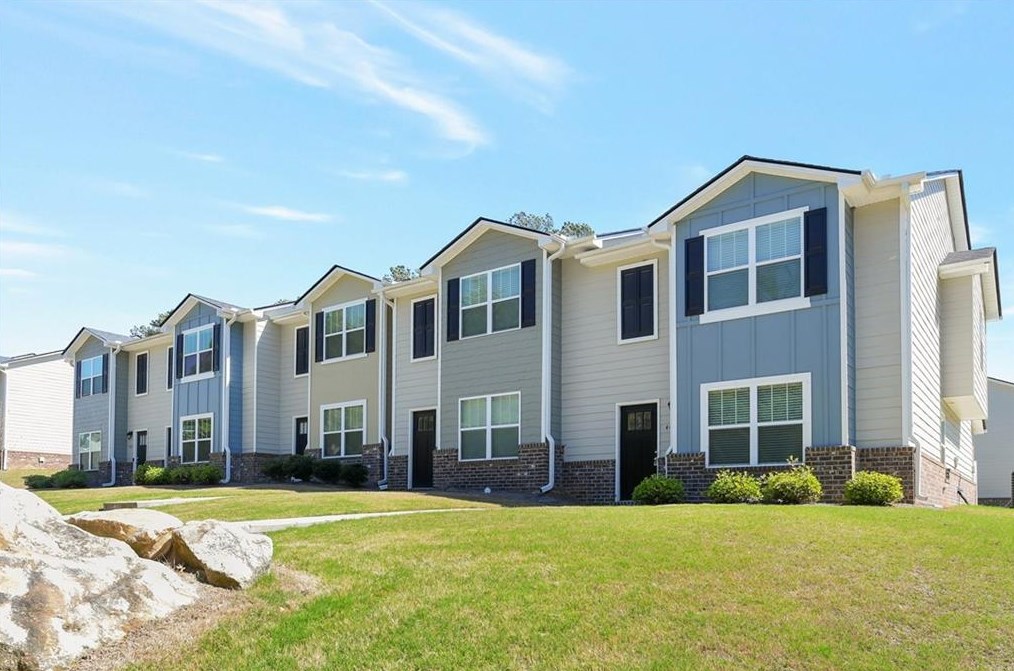 4470 Pinscher St, Union City, GA 30291