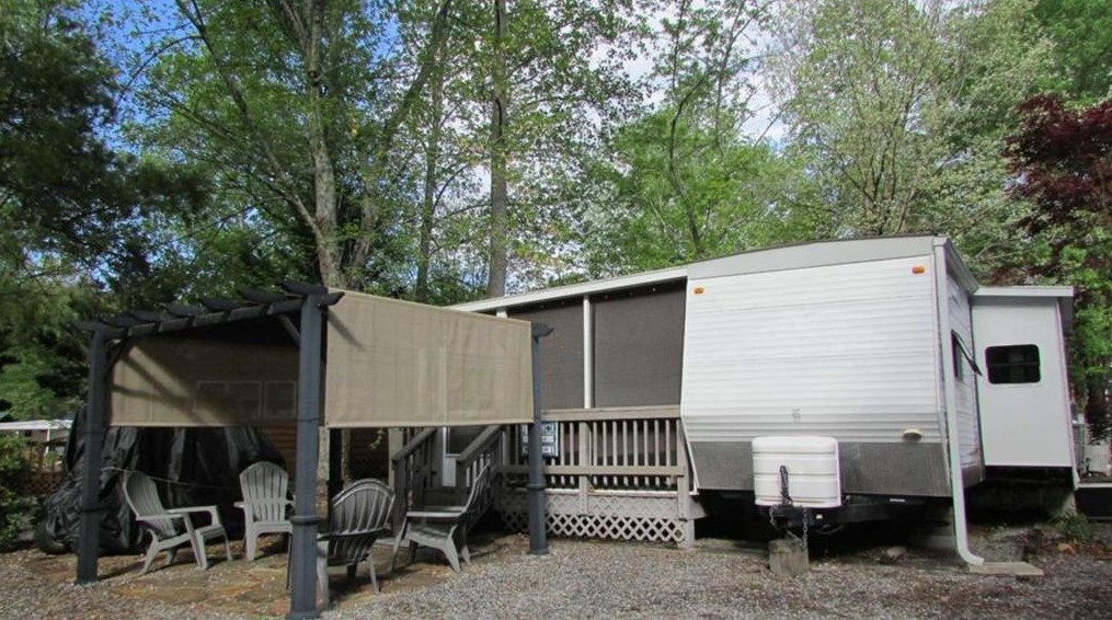 68 Maple Wood Ln, Cleveland, GA 30528