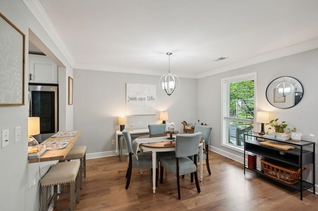 101 Masons Creek Cir, Atlanta, GA 30350-2541