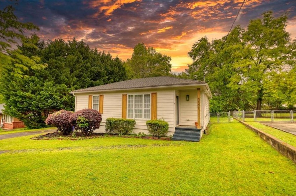 5107 Se King St, Porterdale, GA 30014