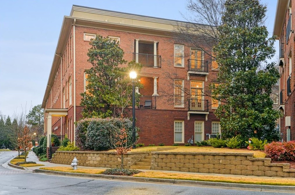 1016 River Vista Dr, Atlanta, GA 30339-2956