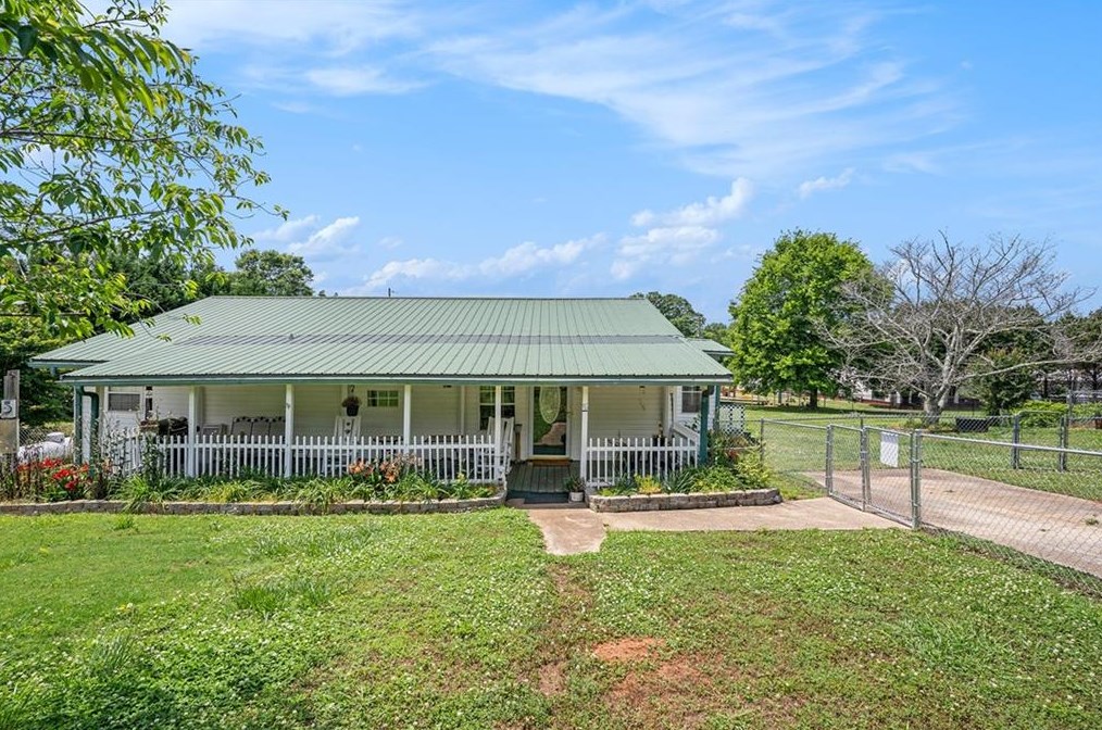 92 Hillcrest Rd, Porterdale, GA 30016-8608