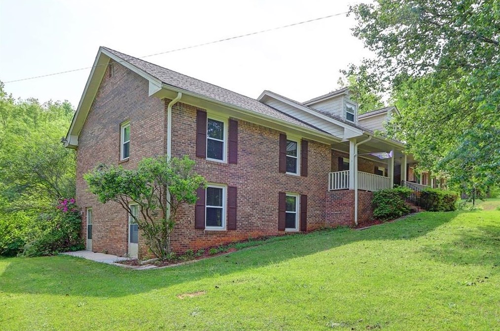 85 Creekside Ln, Porterdale, GA 30016-9167