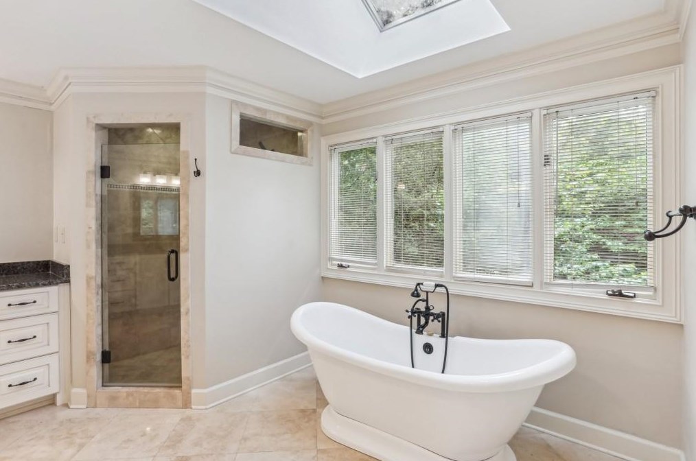 100 Spindale Ct, Atlanta GA  30350-1060 exterior
