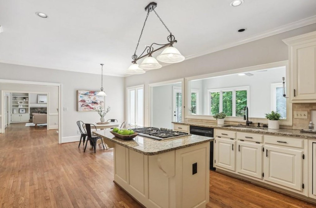 100 Spindale Ct, Atlanta GA  30350-1060 exterior