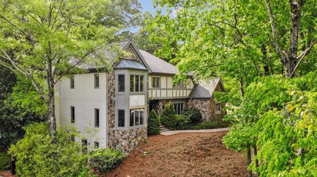 100 Spindale Ct, Atlanta GA  30350-1060 exterior