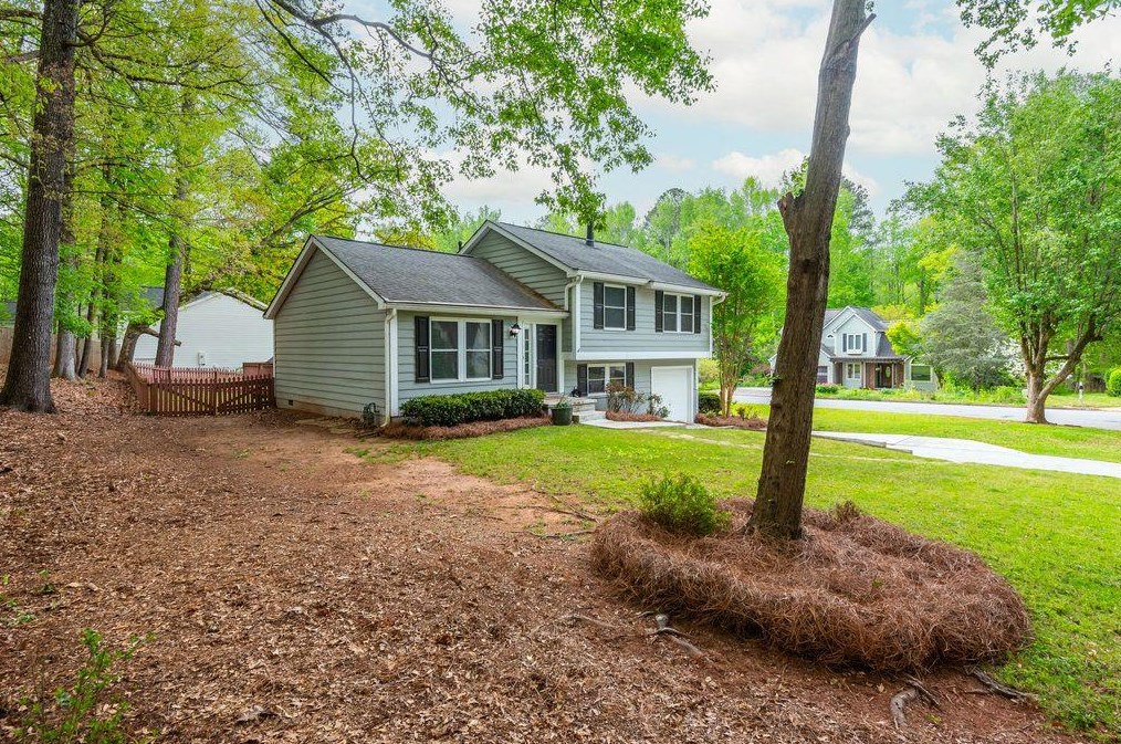 1035 Taylor Knoll Close, Roswell, GA 30076-1182