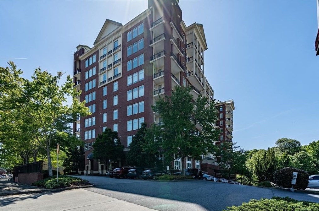 3820 Roswell Rd, Atlanta GA  30342-4441 exterior