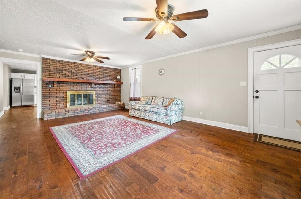 195 Trenton Ln, Holly Springs, GA 30115