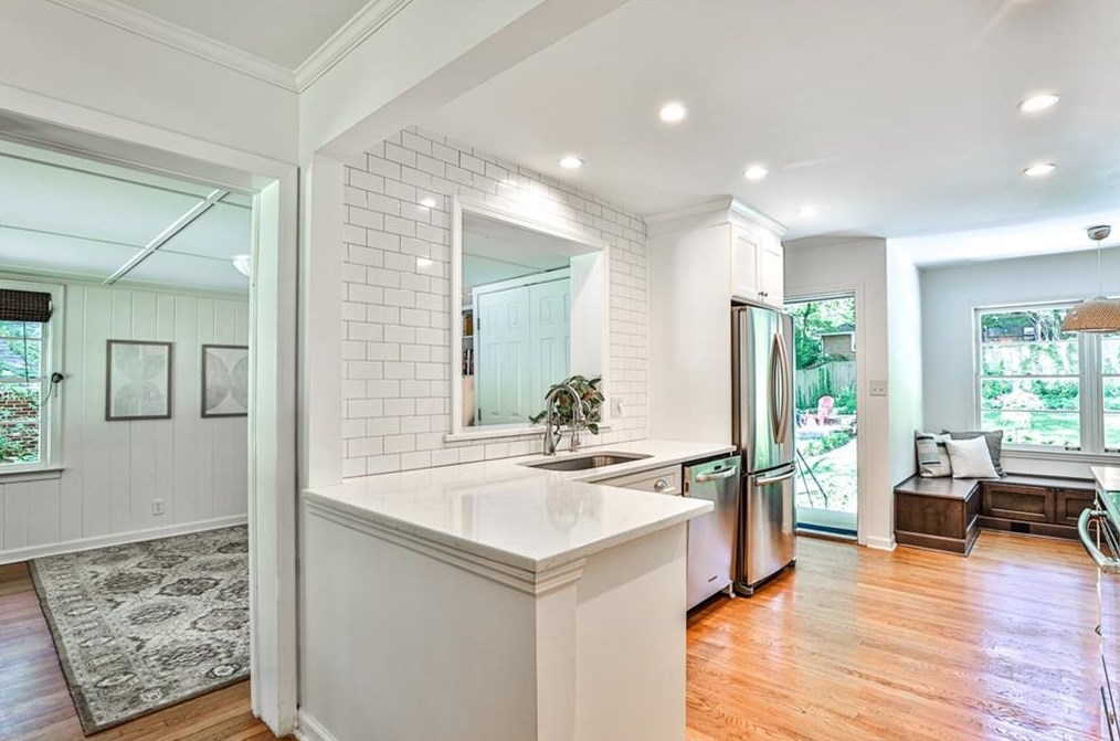 1052 Valley Dr, Decatur GA  30033-4207 exterior