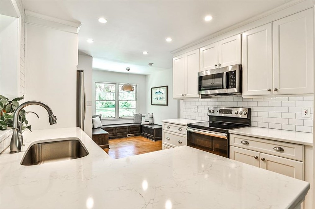 1052 Valley Dr, Decatur GA  30033-4207 exterior