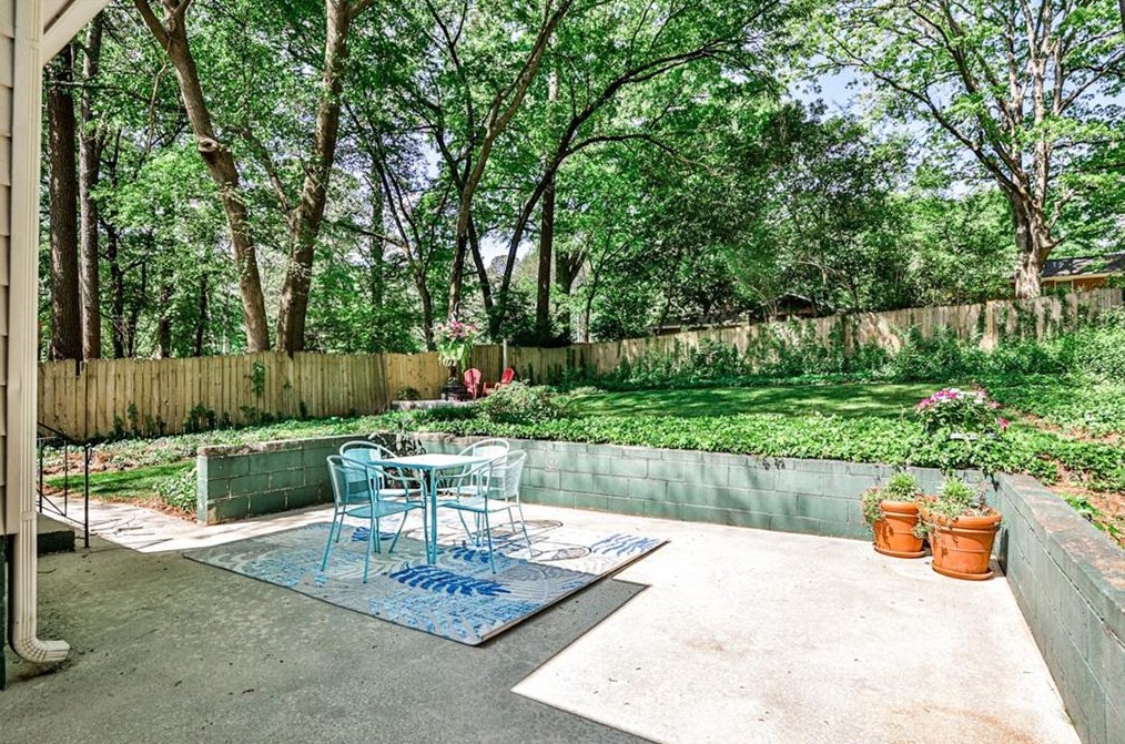 1052 Valley Dr, Decatur GA  30033-4207 exterior