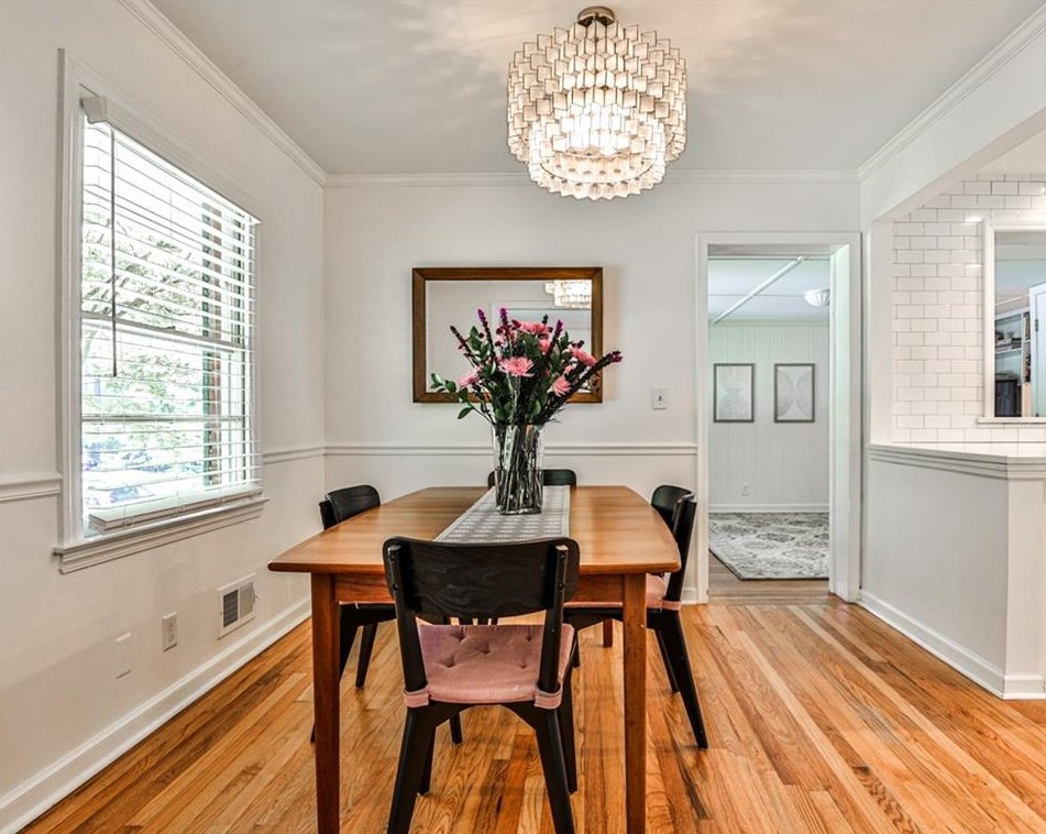 1052 Valley Dr, Decatur GA  30033-4207 exterior