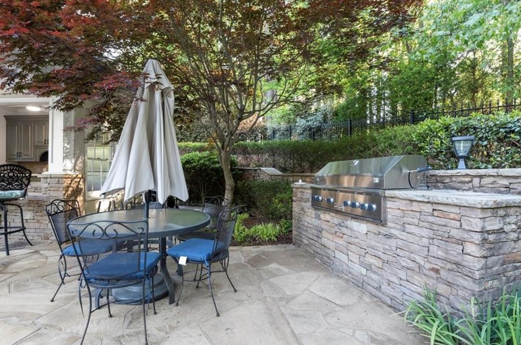 15205 White Columns Dr, Alpharetta GA  30004-8221 exterior