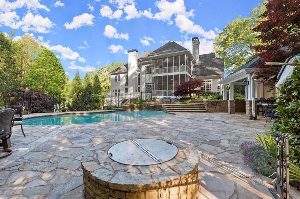 15205 White Columns Dr, Alpharetta GA  30004-8221 exterior