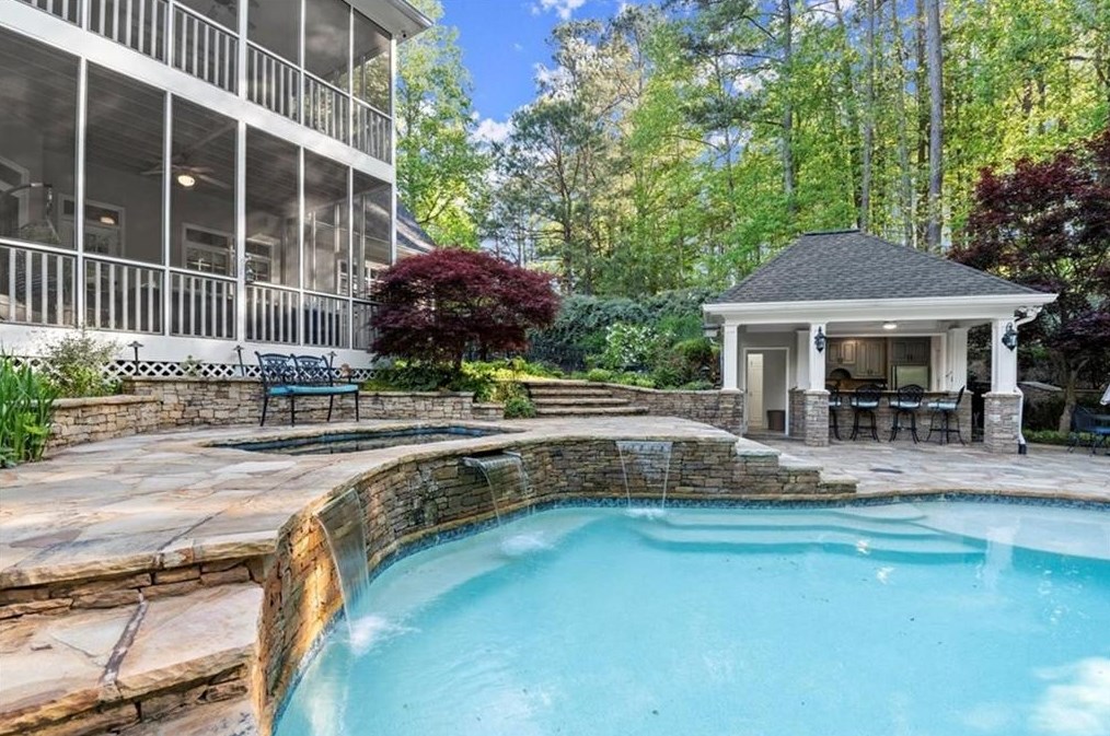 15205 White Columns Dr, Alpharetta GA  30004-8221 exterior