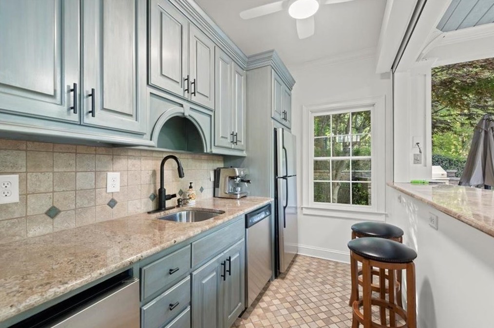 15205 White Columns Dr, Alpharetta GA  30004-8221 exterior