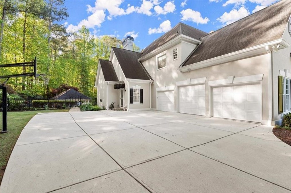 15205 White Columns Dr, Alpharetta GA  30004-8221 exterior