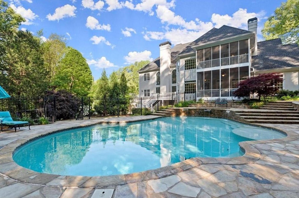 15205 White Columns Dr, Alpharetta GA  30004-8221 exterior